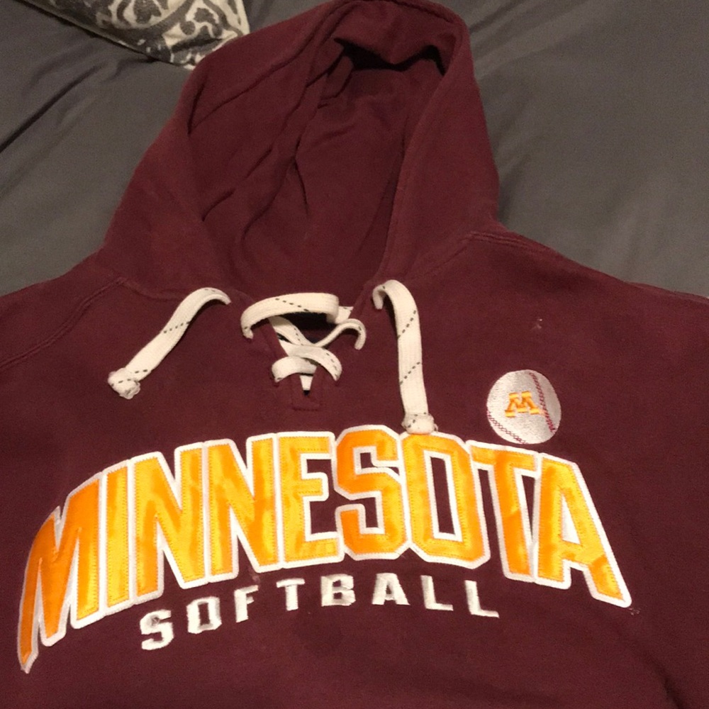 MINNESOTA GOPHER SOFTBALL HOCKEY TIE HOODIE